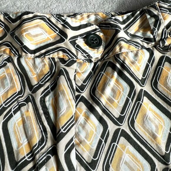 Lija Women’s Geometric Yellow Golf Bermuda Shorts - Picture 2 of 11